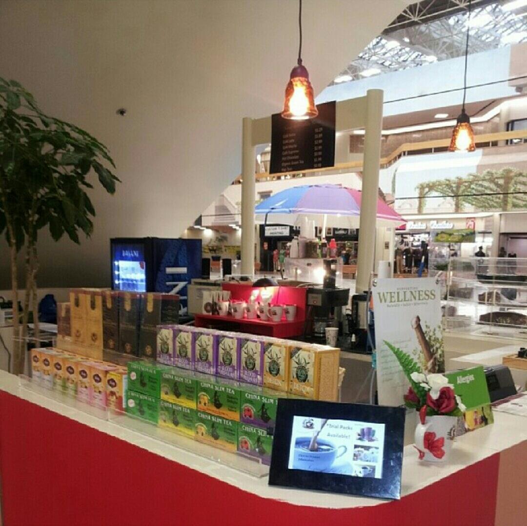 Silhouette’s Café display in the mall
